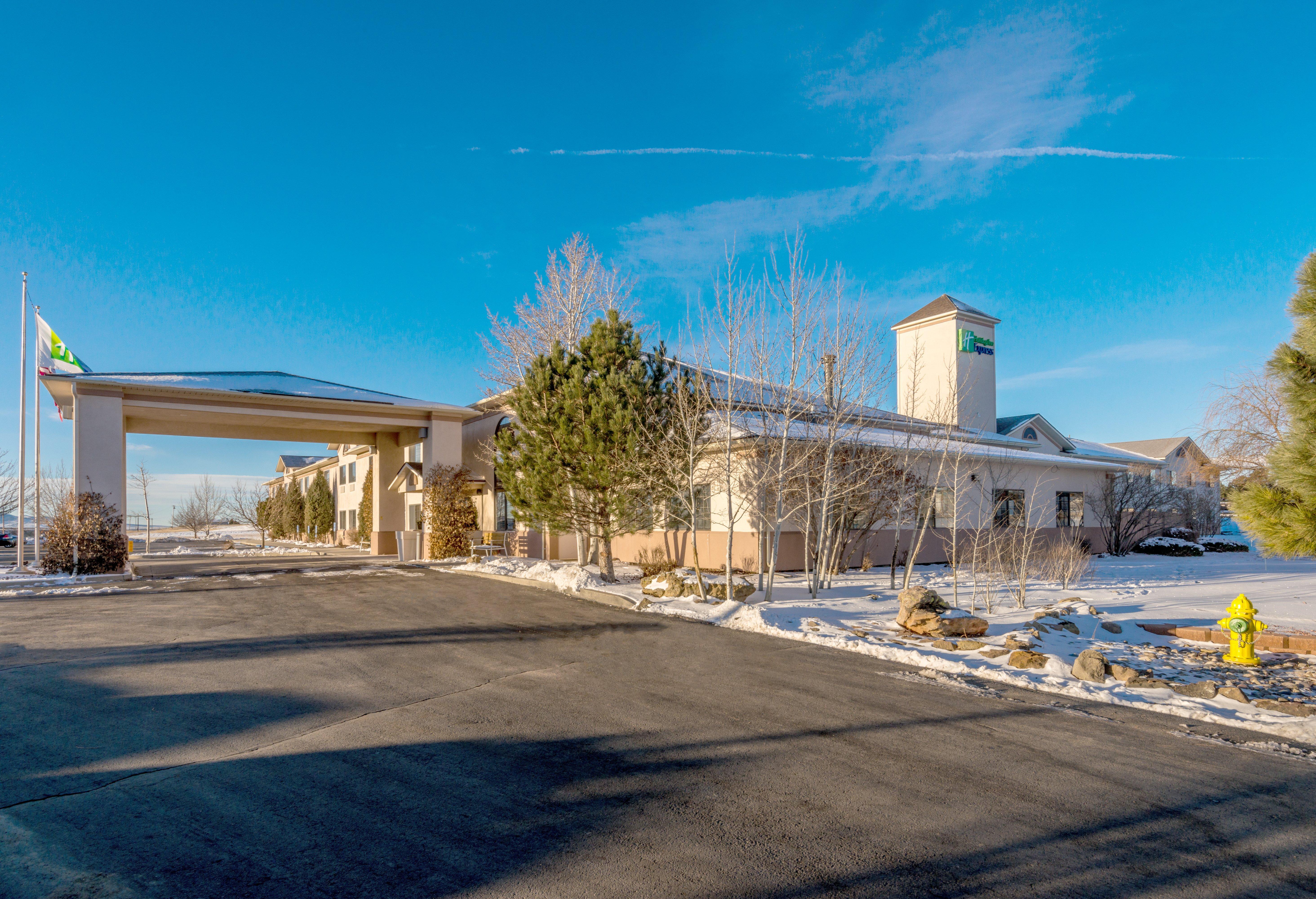 Holiday Inn Express Hotel & Suites Raton, An Ihg Hotel Exterior photo