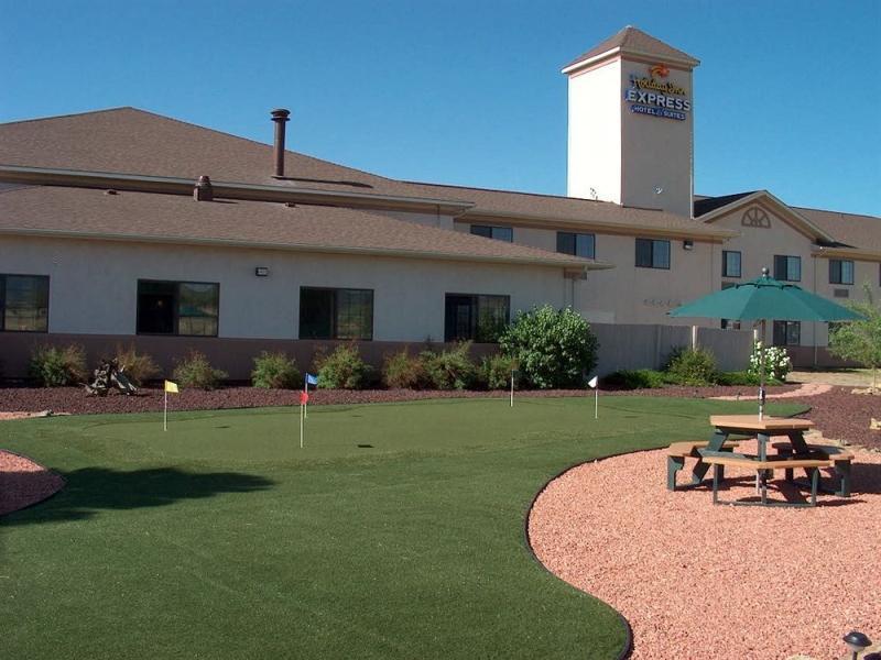 Holiday Inn Express Hotel & Suites Raton, An Ihg Hotel Exterior photo
